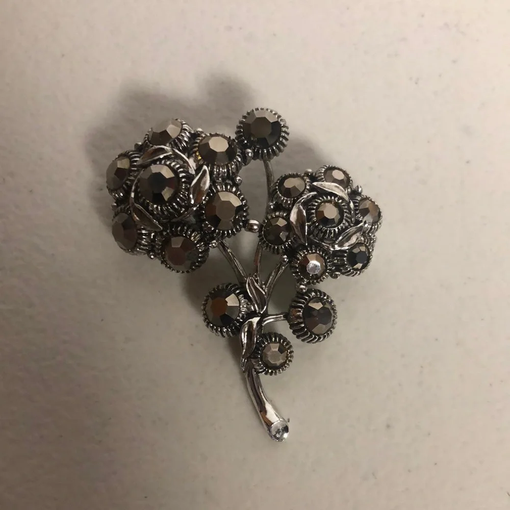 Vintage Weiss Silver Floral Rhinestone Brooch Elegant Jewelry Pewter Tone
